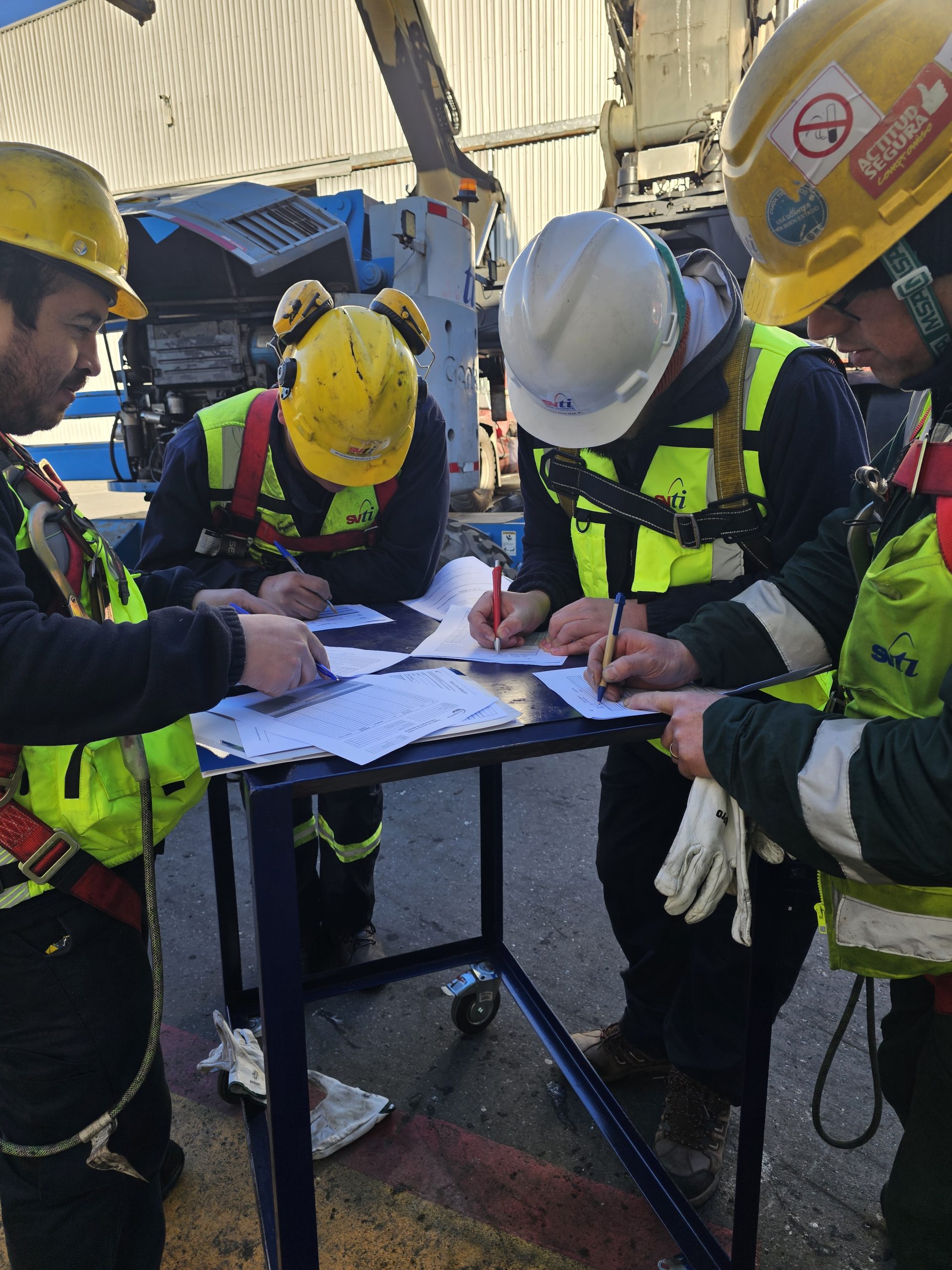 OPERACION SEGURA DE GRUA HORQUILLA